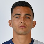 24 Luis Chávez